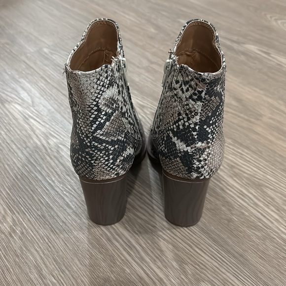 NWOB Snakeprint Booties - Picture 3 of 9